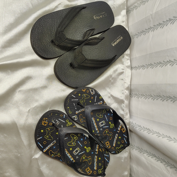 Skechers Other - Boys Flip Flop Bundle - Size 9/10 - Sonoma And Unbranded